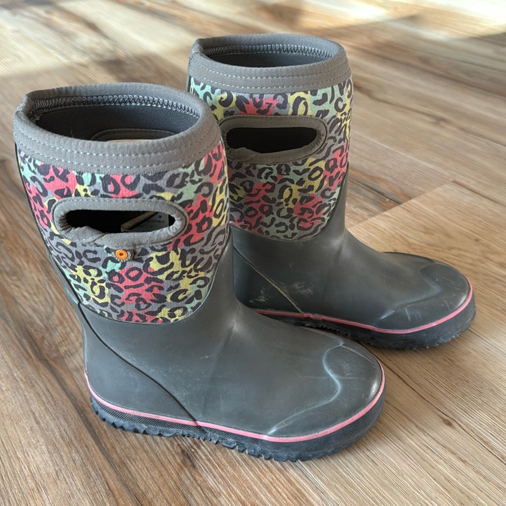 Girls winter bog boots (size 12)